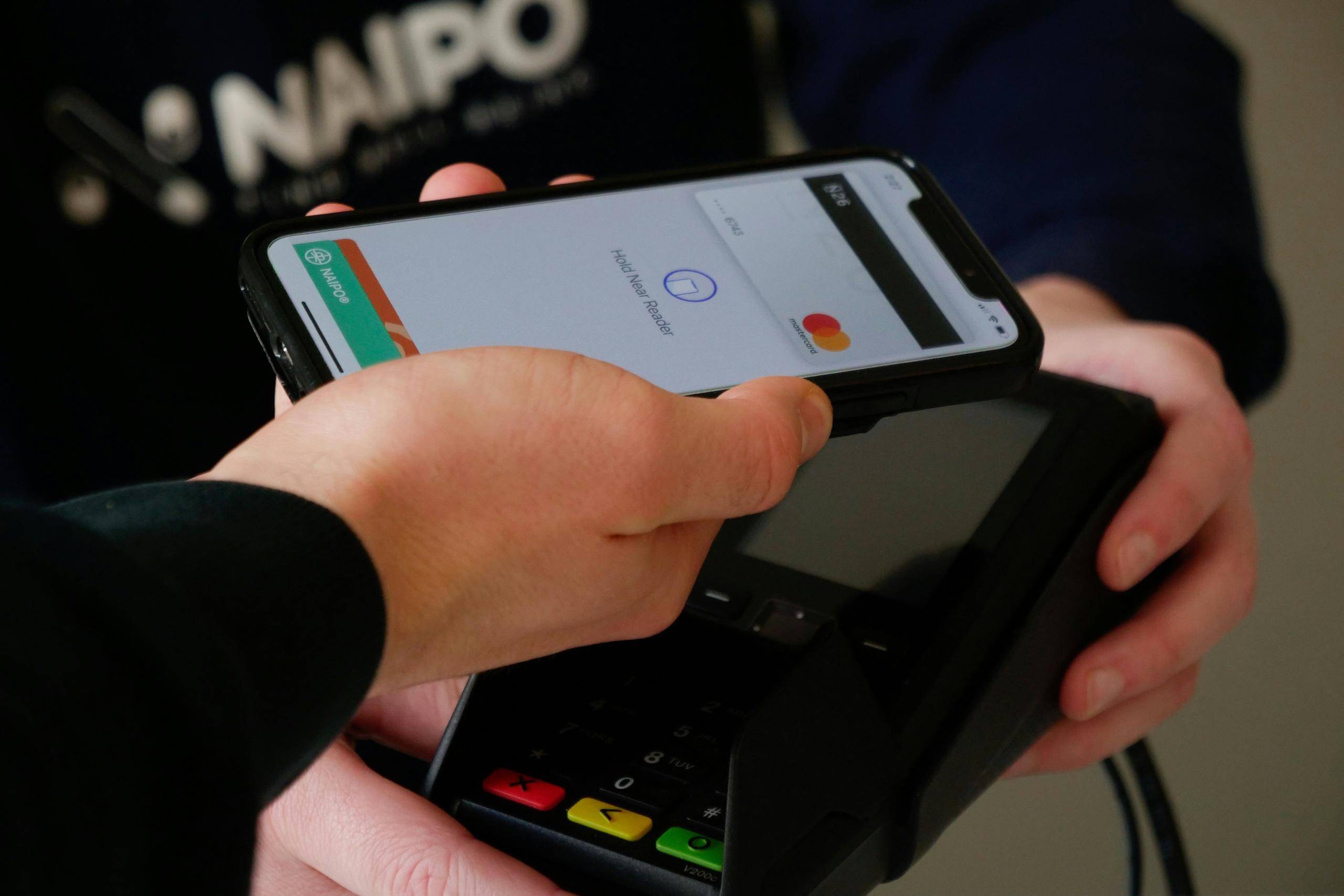 Apple Pay and Google Pay are now available in Uzbekistan: you can pay using your smartphone or Apple Watch