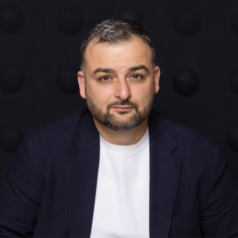 Vahe M.
